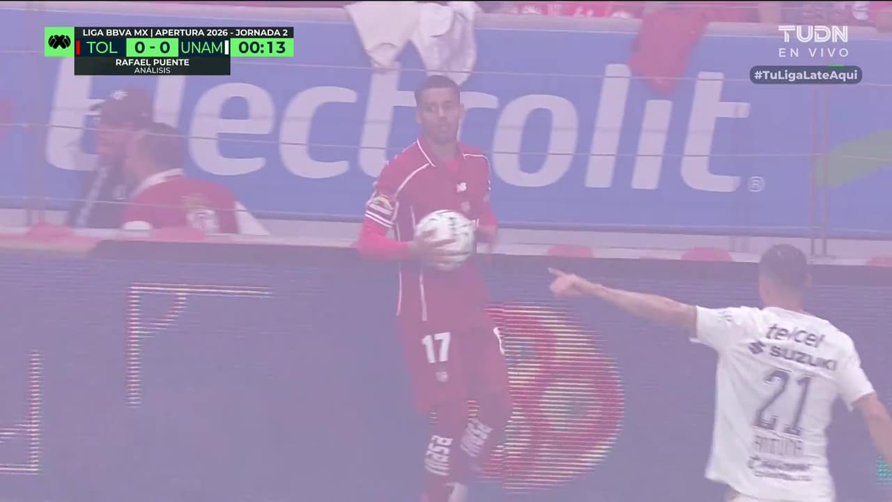 Arranca el partido y la pelota está en juego.