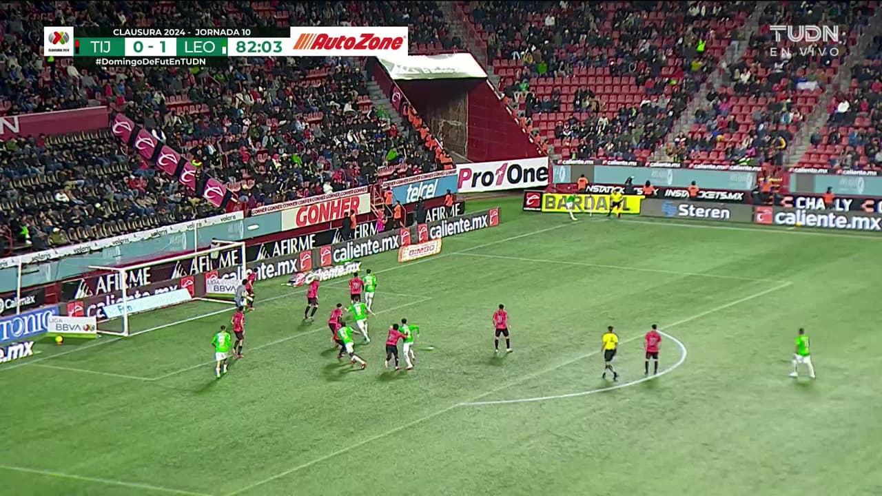 ¡TIRO ATAJADO! disparo por Federico Viñas.