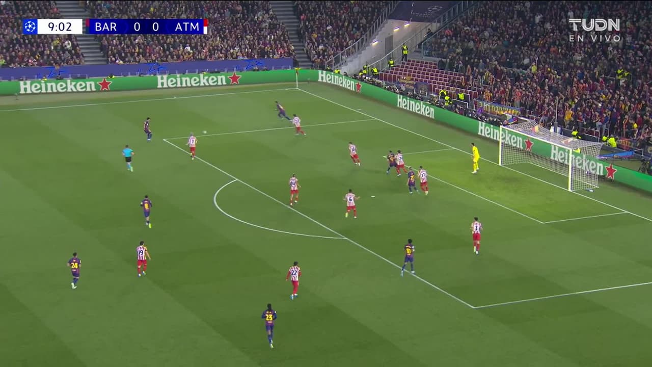 ¡TIRO ATAJADO! disparo por João Cancelo.