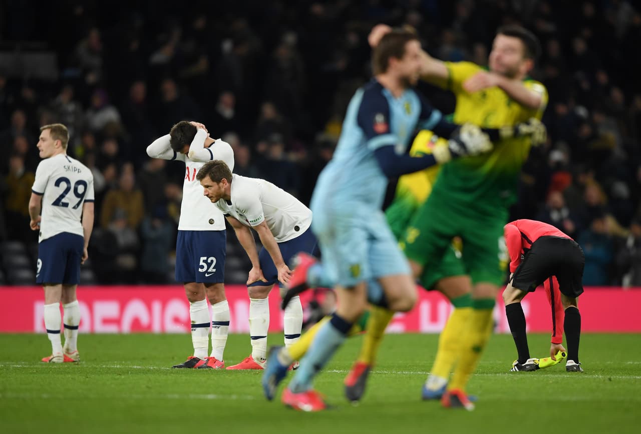 El contraste: la conmoción para los de Tottenham y la alegría para Norwich.