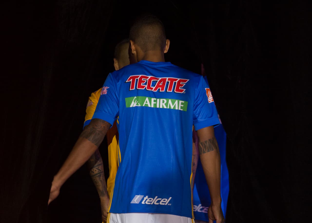 La publicidad en la parte posterior también permite darle más personalidad adelante al equipo.