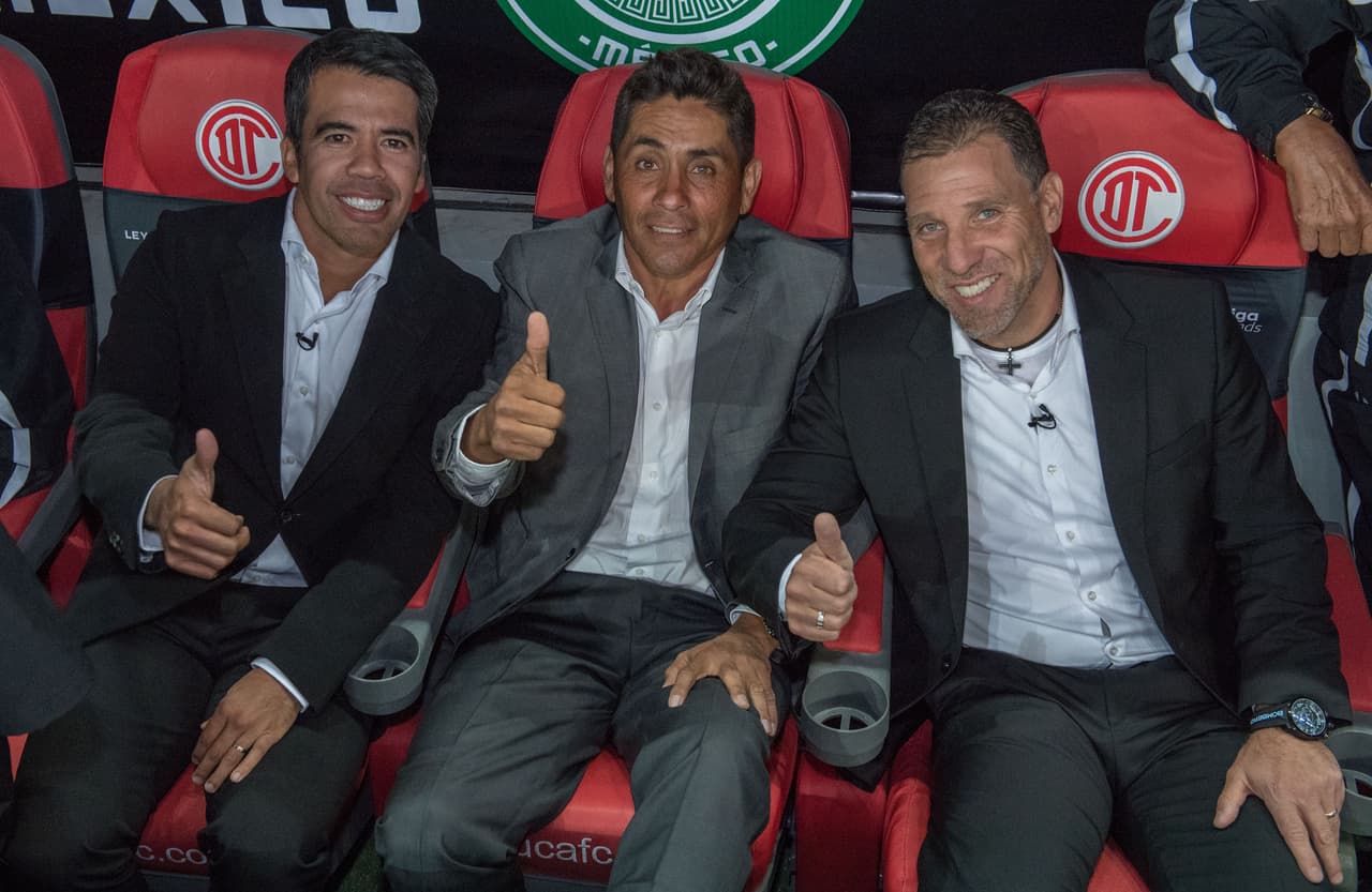 Pardo ha compartido en los últimos años con aquellos compañeros con los que fue leyenda e incluso es comentarista de fútbol en Univisión.