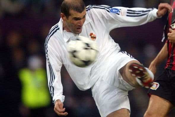 Pero lo más recordado de ese partido ante el Bayer Leverkusen fue el golazo de antología marcado por 'Zizou'.