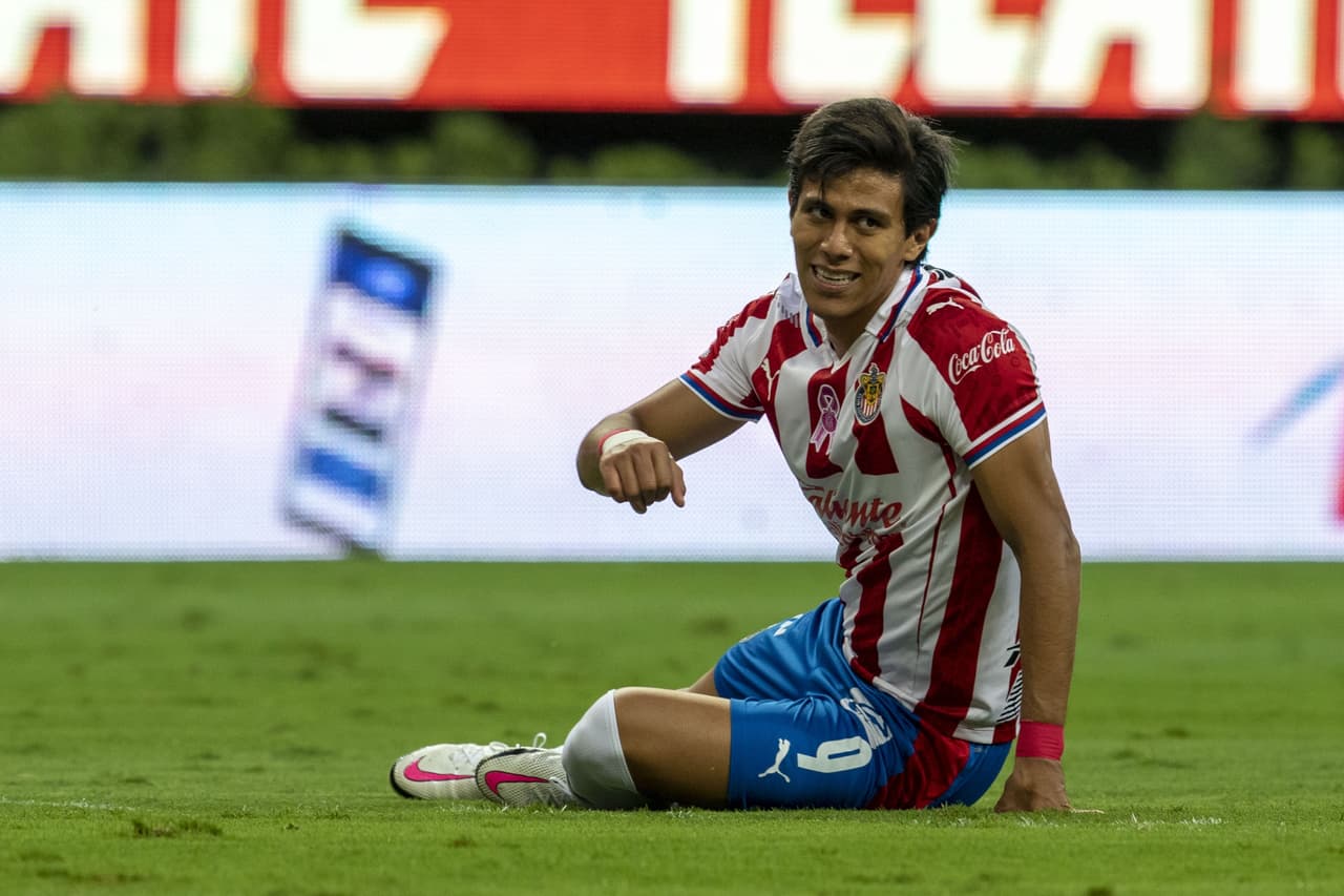 Chivas pierde a José Juan Macías para enfrentar a Necaxa