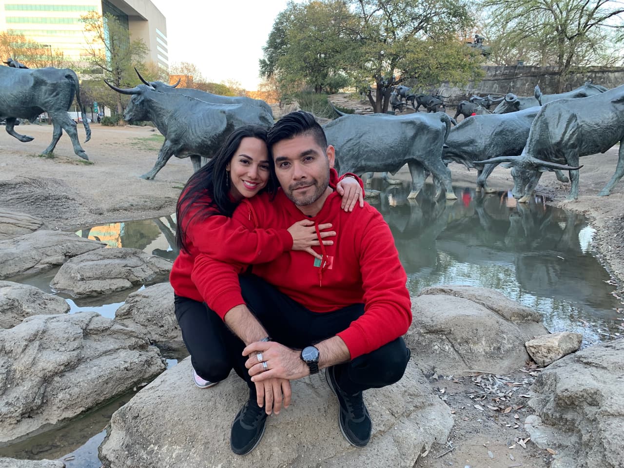 Los participantes de la Carrera de la Copa Oro estuvieron en Dallas disfrutando de su grastronomía, su calidez y algunos de sus lugares emblemáticos como la Pioneer Plaza donde se encuentran las Cattle Drive Sculptures.