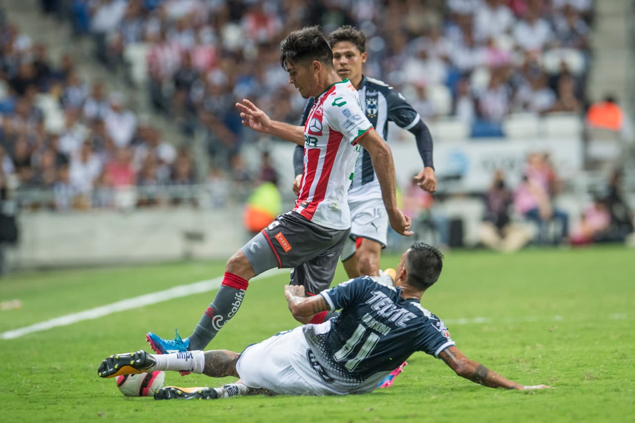 Tuvieron que pasar 25 minutos para que el Monterrey lograra equilibrar las acciones del juego.