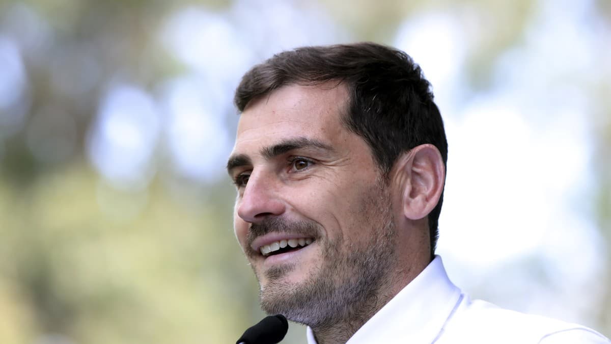 Iker Casillas propone jugar en año natural y es rebatido