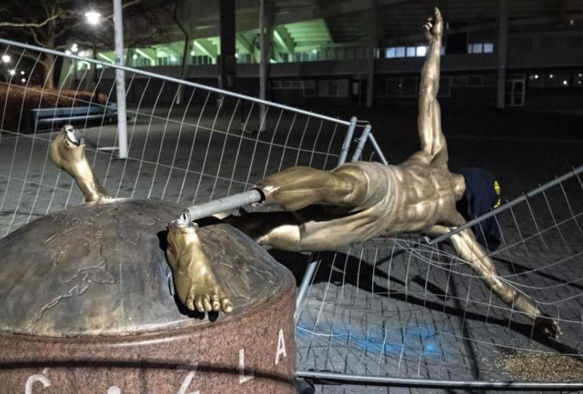 Estatua de Ibrahimovic sufre nuevo ataque vandálico