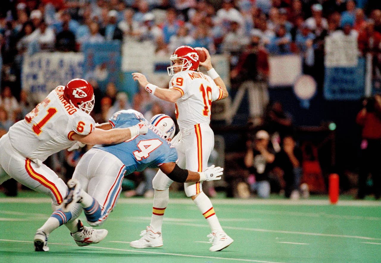 Los Kansas City Chiefs tienen la racha activa más larga de partidos consecutivos sin ganar en playoff desde que derrotaron por última vez 28-20 a los Houston Oilers en los Playoffs Divisionales de la temporada 1993, el 16 de enero de 1994, a partir de entonces han sido ocho derrotas al hilo en postemporada que a continuación vamos a recordar…