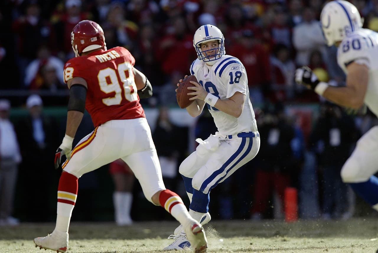 Tras una semana de descaso, el rival fue uno conocido en los Playoffs Divisionales, los Colts, pero esta vez en lugar de Jim Harbaugh como quarterback, el rival era el joven Peyton Manning quien superó a Trent Green en el duelo particular y con tres envíos de touchdown y 304 llevó a Indianapolis a otra sorpresiva victoria por 38-31 el 11 de enero del 2004 en el Arrowhead Stadium.