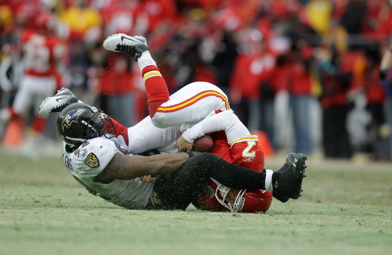 Fue así como los campeones del Oeste de la AFC recibieron el 9 de enero del 2011 en el Arrowhead Stadium a los feroces Baltimore Ravens, el cuadro liderado por Ray Lewis dominó por completó forzando tres intercepciones a Cassel y llevándose la victoria por 30-7 con 27 puntos sin respuesta a partir del segundo cuarto en una total debacle de los Chiefs.