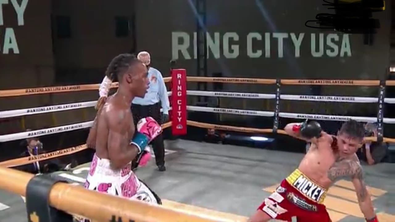 Foster noquea a 'Mickey' Román y retiene título superpluma