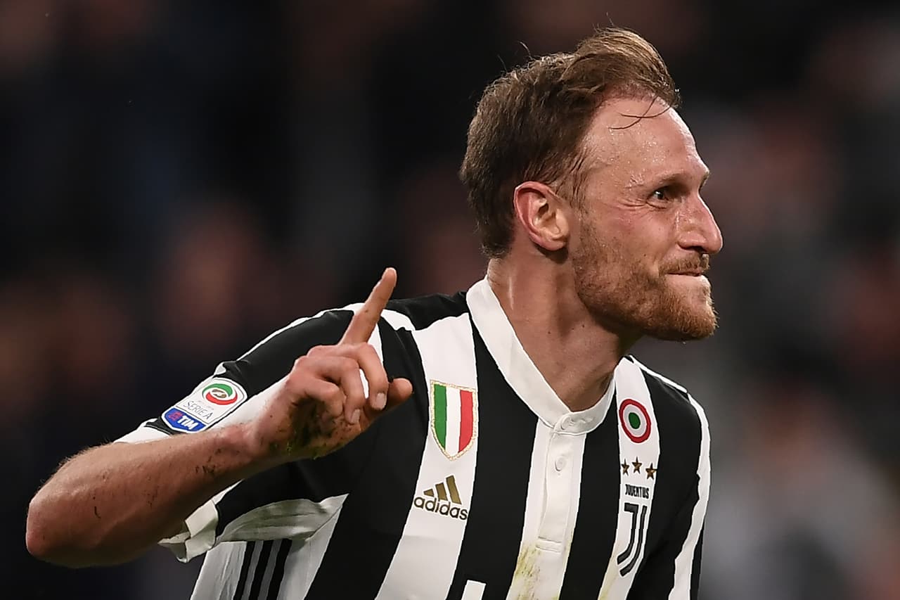 Y fue precisamente con un defensa volcado al ataque que llegó el segundo gol por parte del lateral izquierdo Benedikt Hoewedes.