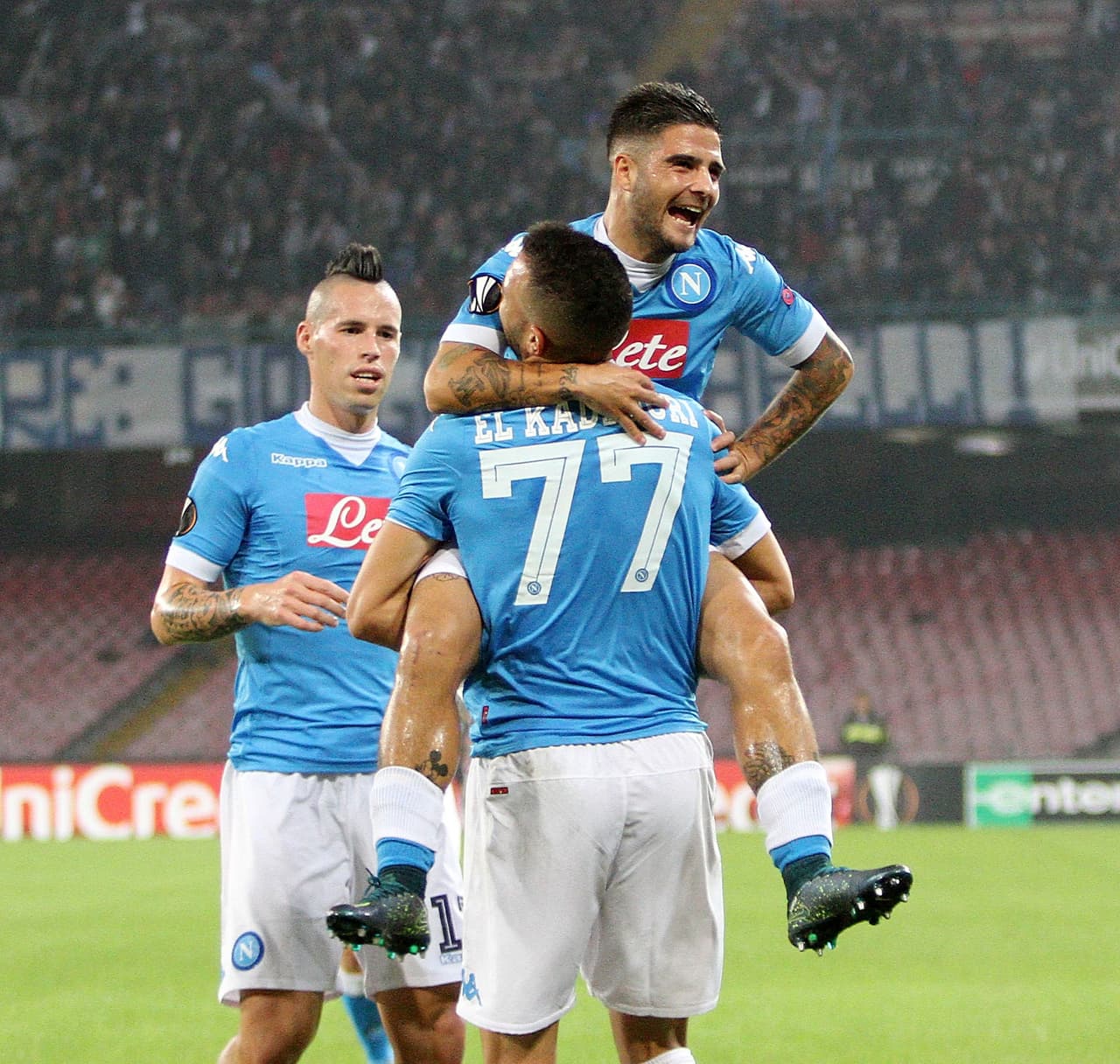 Napoli aplastó en Europa
