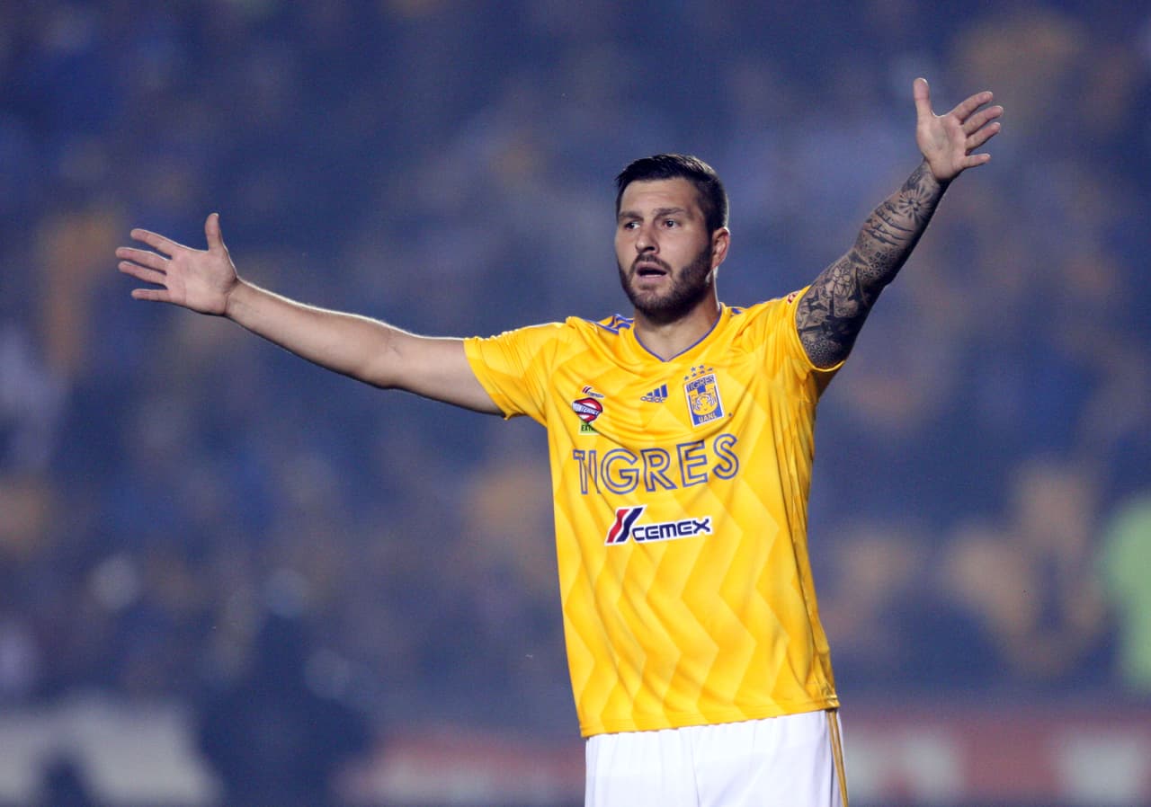 Arrancando la segunda mitad los locales se lanzaron con todo al frente, buscando a como diera lugar el ansiado gol de la igualada. La noche de Andre-Pierre Gignac empezaba a complicarse.