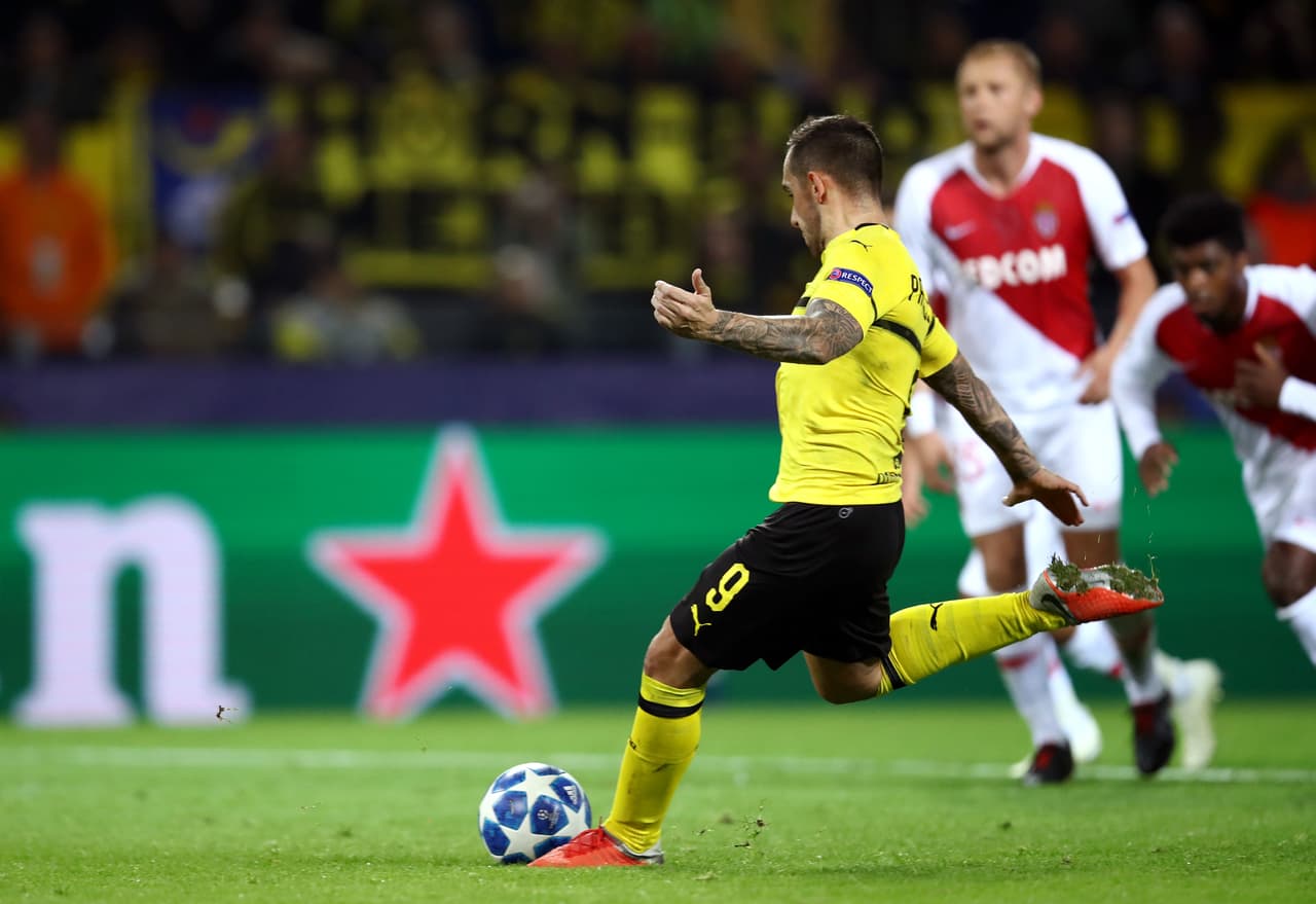 Al minuto 69 el Dortmund tuvo la oportunidad de aumentar la ventaja con un penal de Paco Alcácer que se estrelló en el palo. La falta había sido sobre Marco Reus; dudosa.