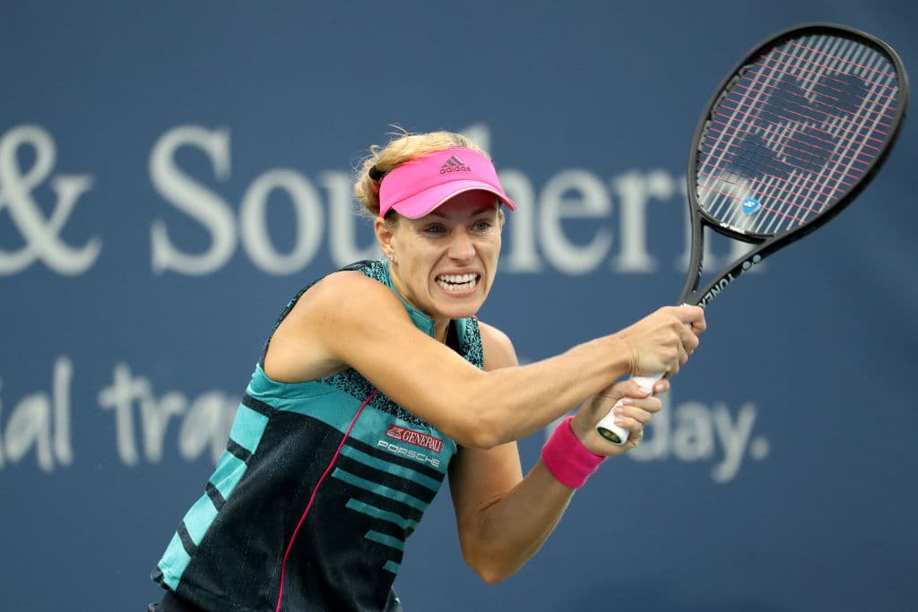 La germana y cuarta preclasificada Angelique Kerber eliminó a la rusa Anastasia Pavlyuchenkova en tres sets: 4-6, 7-5 y 6-4. Avanza a la tercer fase.