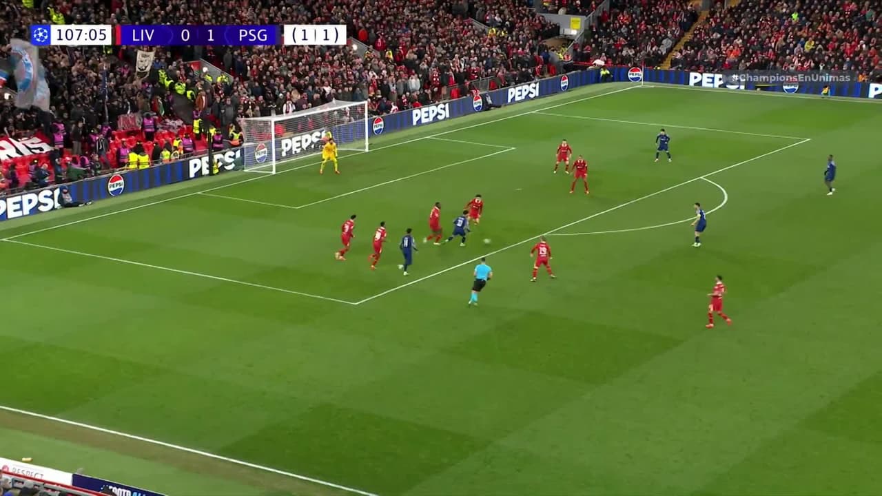 ¡TIRO ATAJADO! disparo por Vitinha.