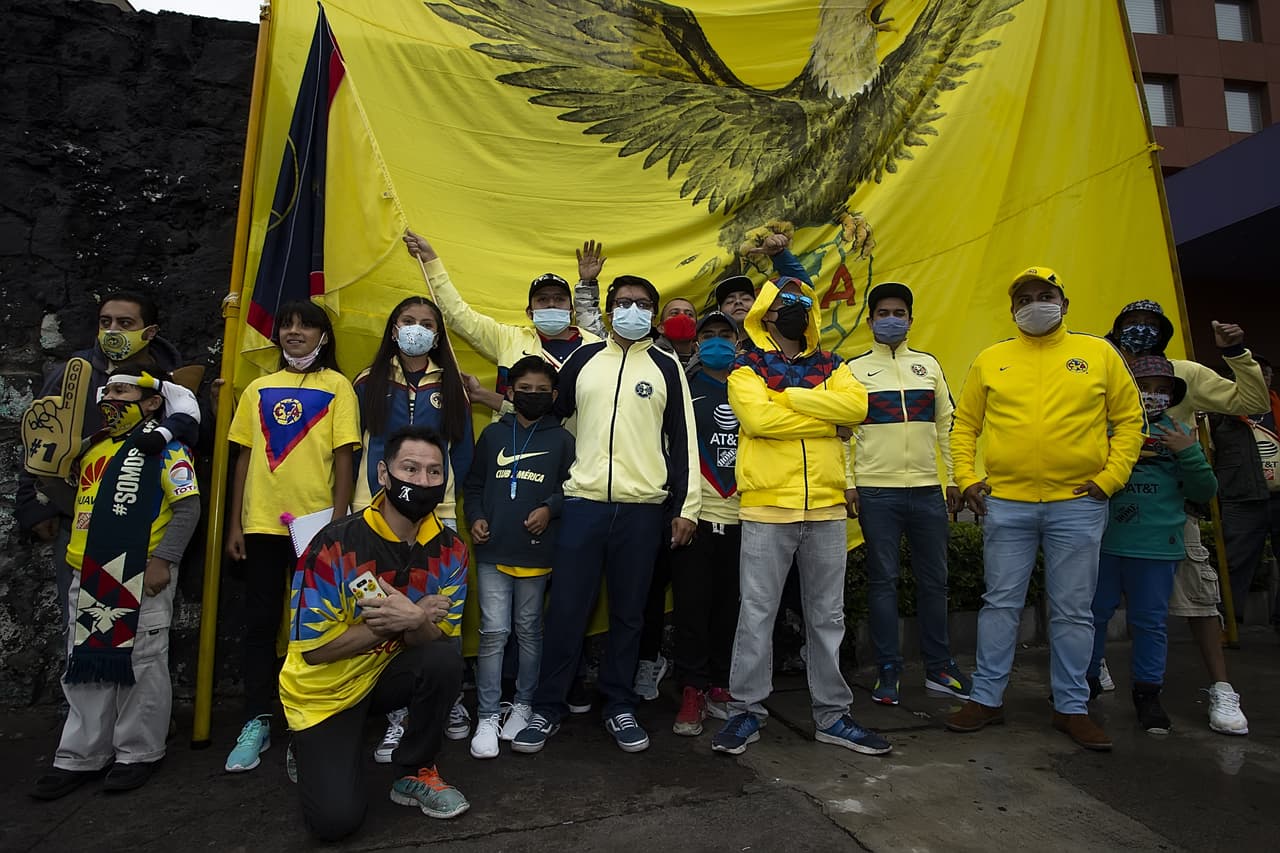 La afición se hizo presente en el Clásico Nacional | Hinchas de las Águilas olvidaron las recomendaciones del Club América y se dieron cita en el hotel de concentración y en el Azteca.