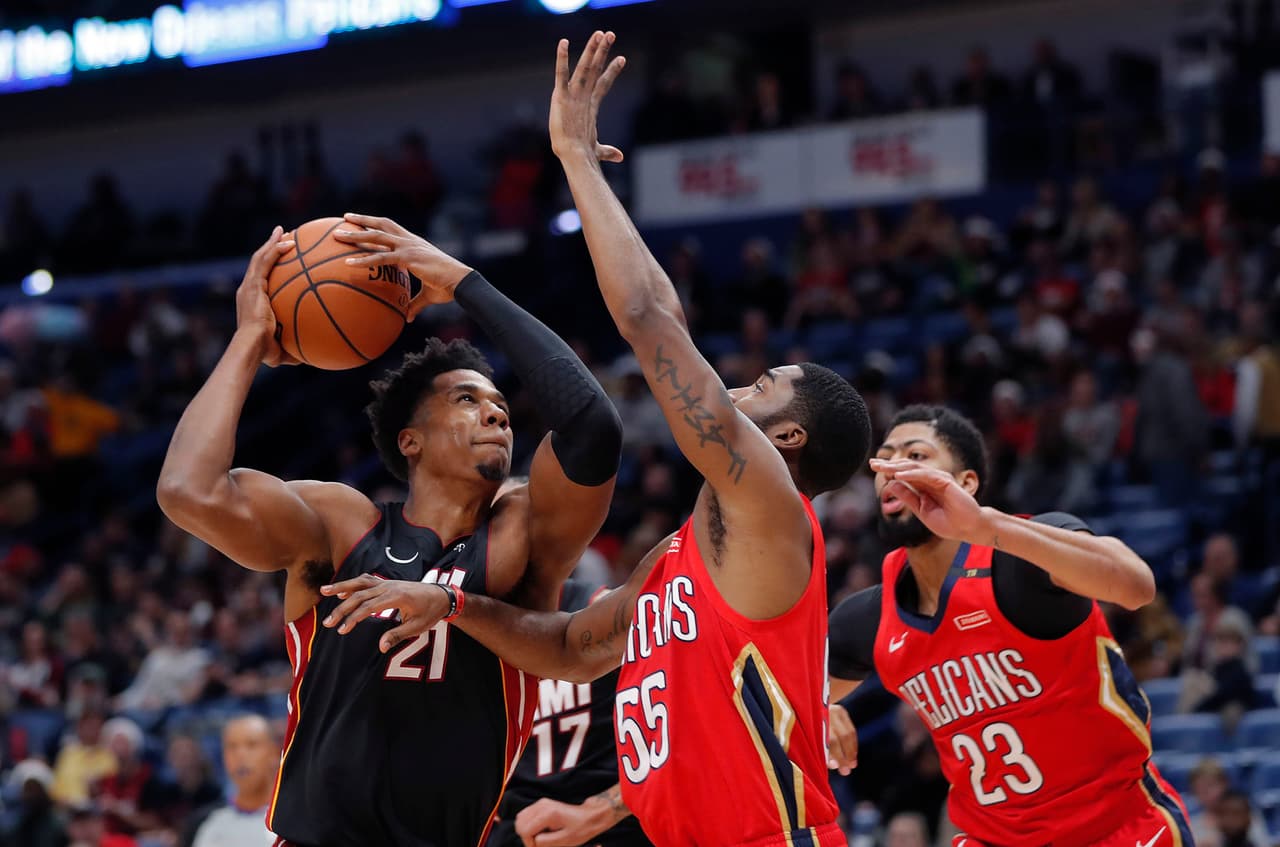 <b>3) Hassan Whiteside (Miami Heat)</b>. Desde hace años Hassan se destaca entre lo mejor de la NBA en esta área. El poste del Heat acumula 337 rebotes, promedio de 13.5 por juego.