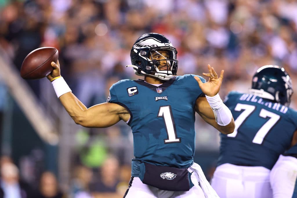 Con dos anotaciones y más de 100 yardas combinadas, Leonard Fournette el el hombre clave en la victoria 28-22 de los Buccaneers sobre las Eagles.