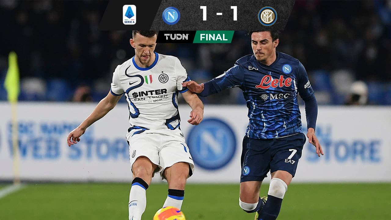 Sin ‘Chucky’ Lozano, el Napoli rescata el empate ante el Inter