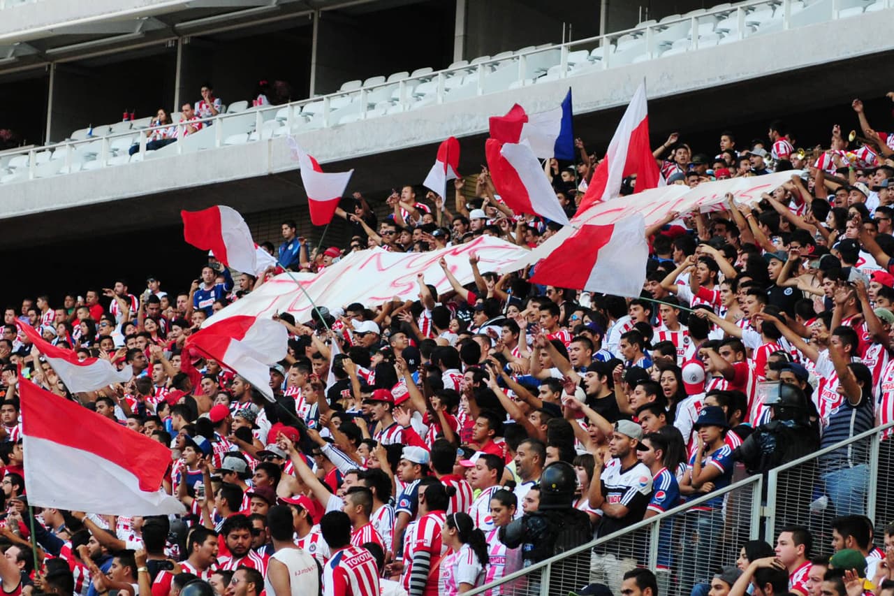 Apareció manta contra Angélica Fuentes en el Omnilife