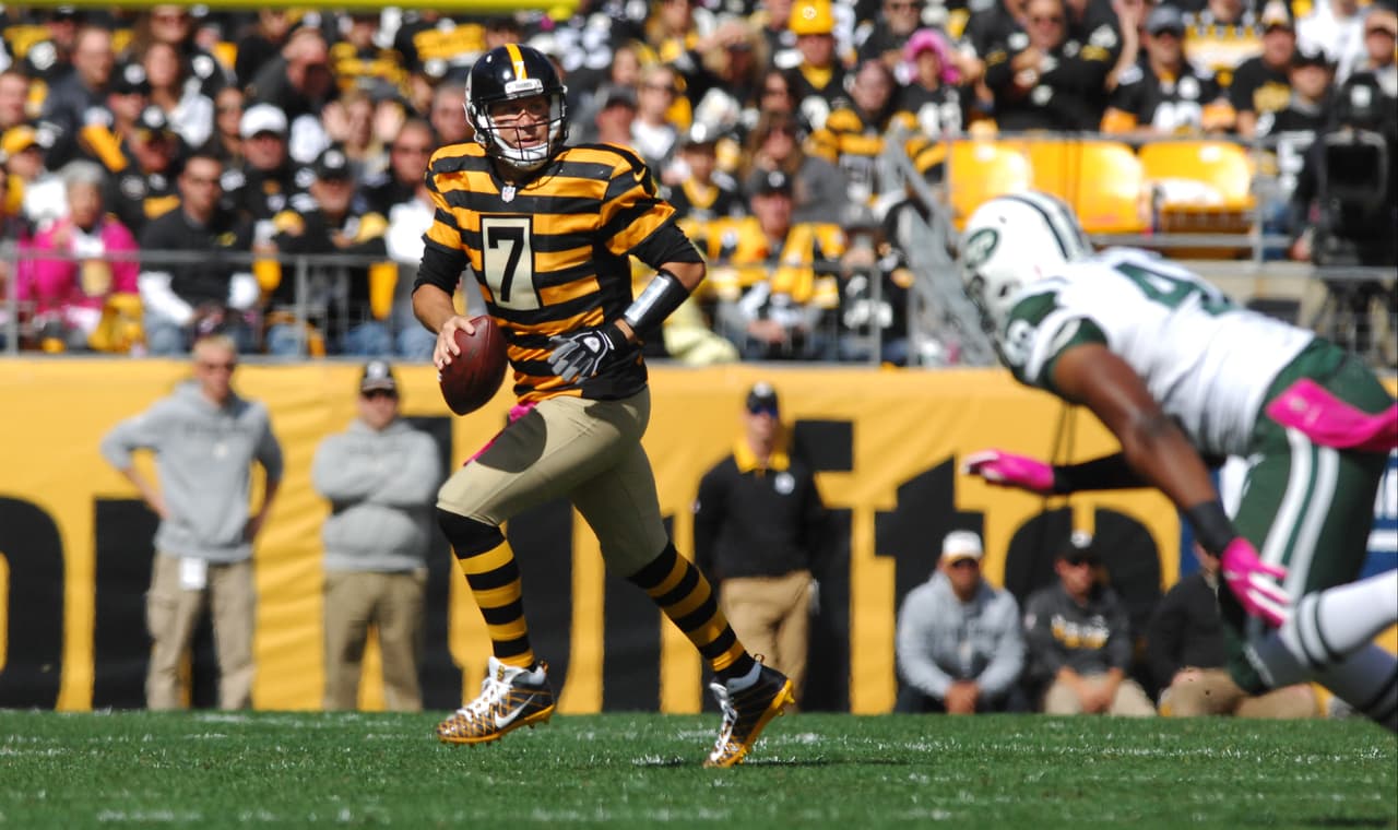 <b>Ben Roethlisberger – QB, Pittsburgh Steelers</b>
<br>El ‘Big Ben’ está en fuego y jugando a gran nivel por eso se mantuvo en el Top 10 por segunda semana consecutiva. El quarterback de Pittsburgh distribuye el balón entre todas sus armas y se muestra sereno cuando tiene tiempo en la bolsa de protección. Ante Jets completó 34 de 47 pases para 380 yardas y 4 TDs repartidos entre tres receptores distintos.