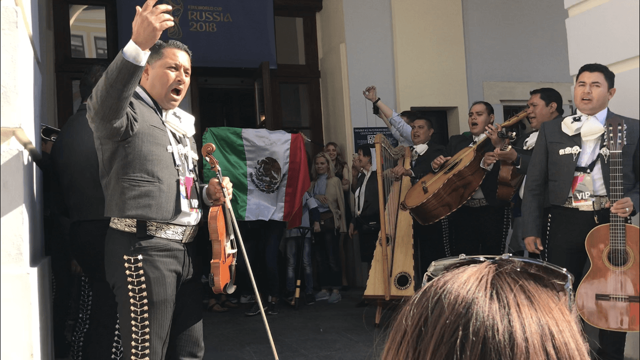 La fiesta es emocionante y llena de orgullo patrio.
