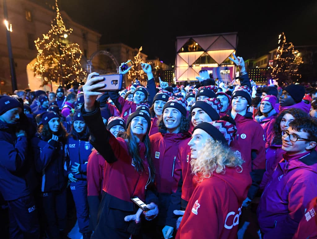 Se clausuran los Juegos Olímpicos de la Juventud en Lausana y se pasa la bandera olímpica a Corea del Sur, próximo anfitrión en cuatro años.