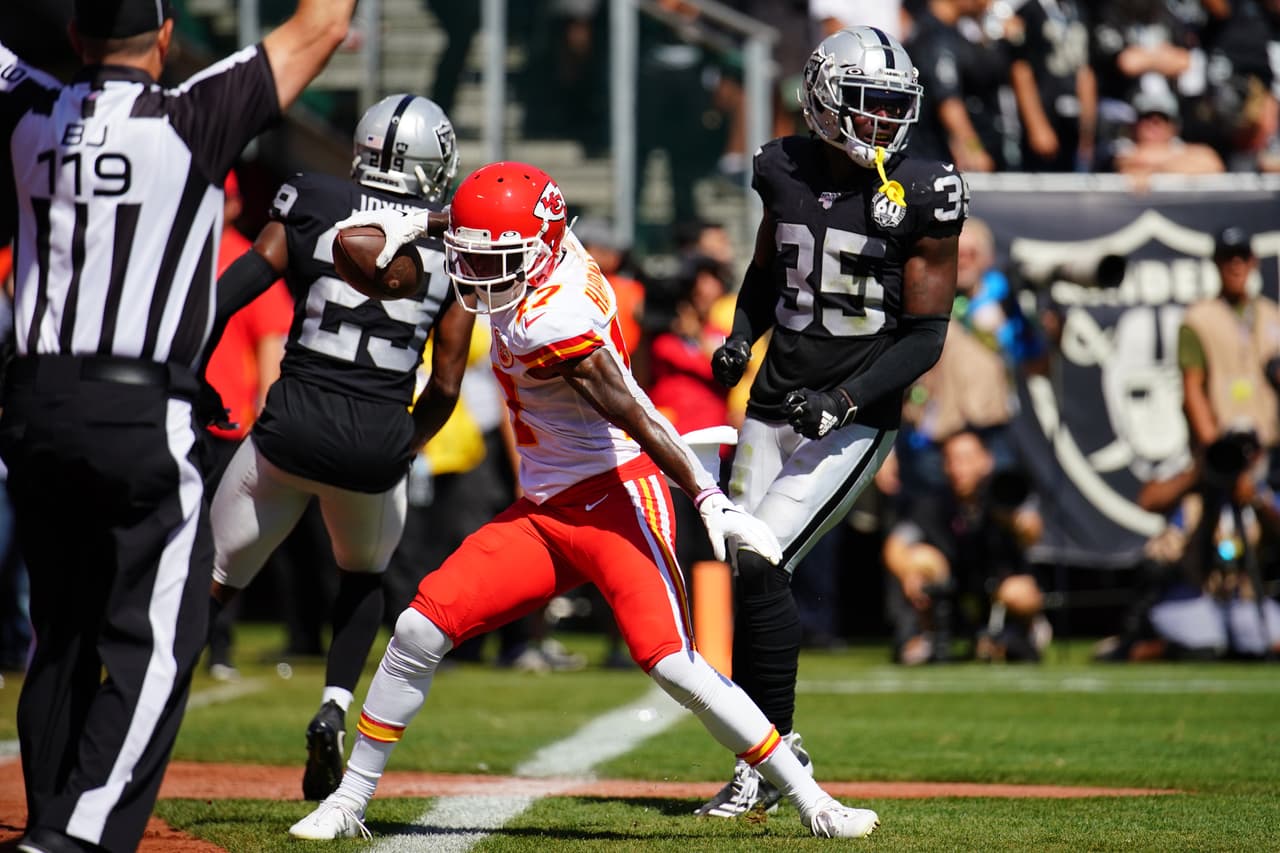 OAKLAND, CALIFORNIA - SEPTEMBER 15: Mecole Hardman #17 of the Kansas City Chiefs celebrates a touchdown during the second quarter against the Oakland Raiders at RingCentral Coliseum on September 15, 2019 in Oakland, California. (Photo by Daniel Shirey/Getty Images)