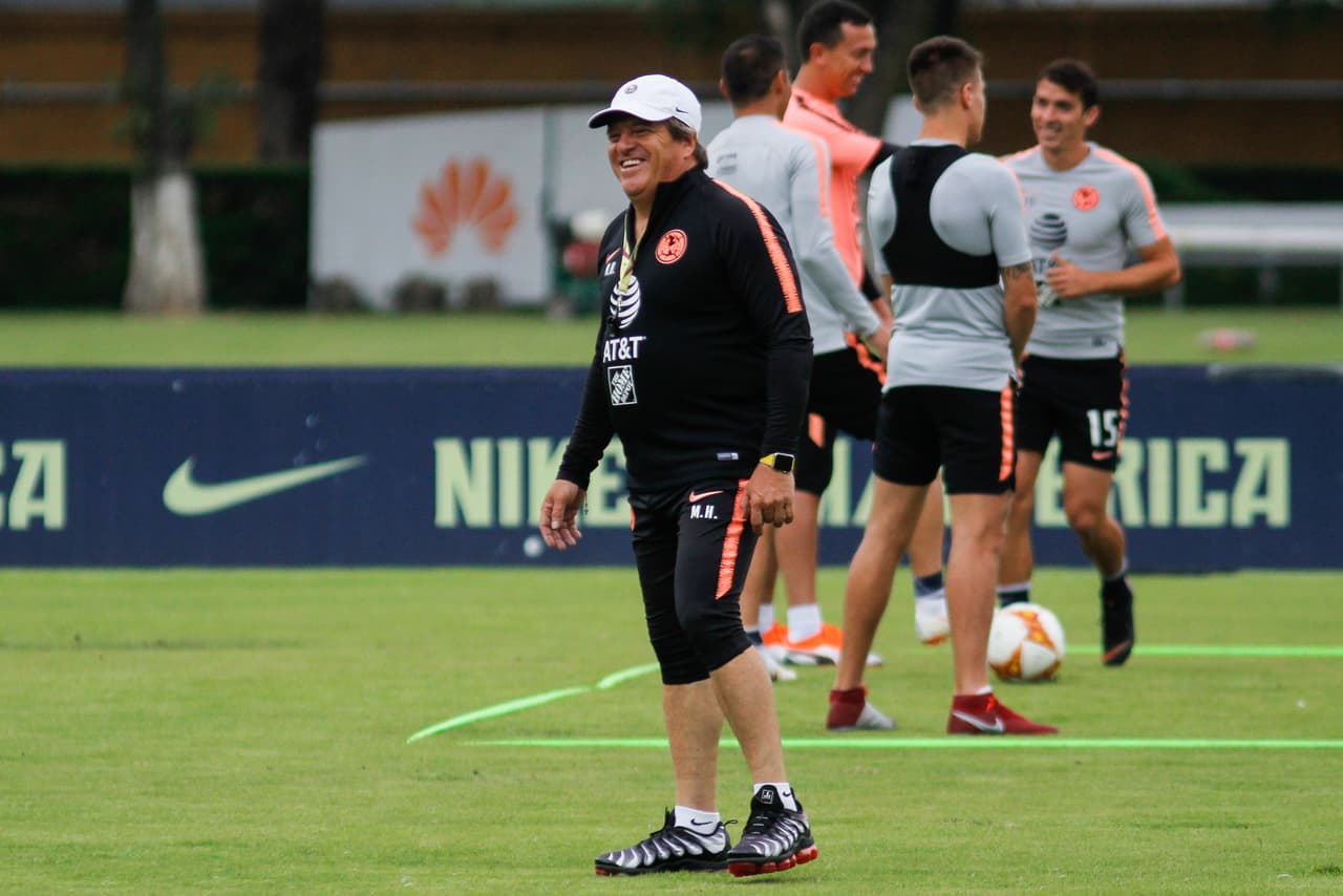 El técnico Miguel Herrera transmite optimismo a sus dirigidos para que las metas en lo restante de la temporada regular se cumplan sin mayores contratiempos.