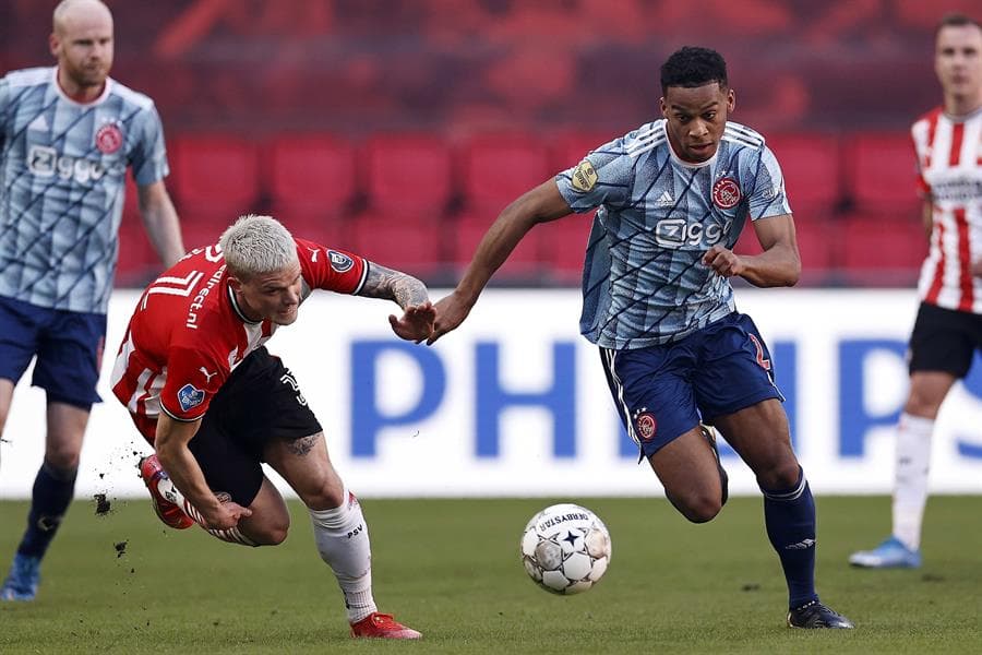 Ajax empata ante el PSV como visita con marcador de 1-1. Eran Zahavi abrió el marcador al minuto 39, pero fue de útlimo minuto cuando Dusan Tadic anotó el gol del empate en la Jornada 24 de la Eredivisie. El mexicano Edson Alvarez se consolida como titular y juega los 90 minutos; el 'Guti' es banca con los de Eindhoven.