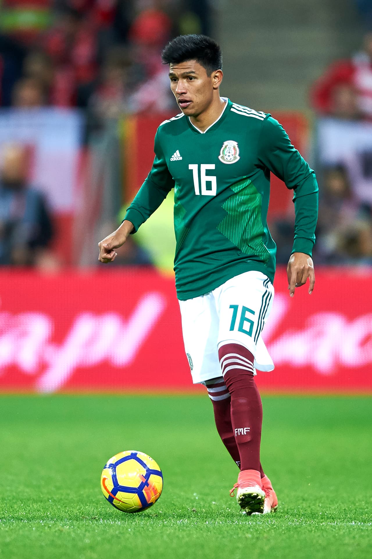 <b>Defensas: </b>Jesús Gallardo.