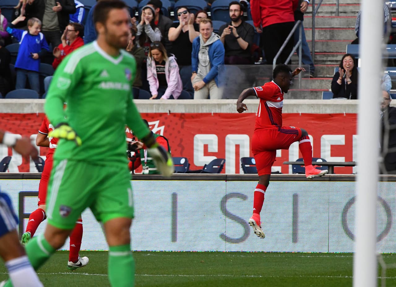 Chicago liquidó al FC Dallas con dos goles tempraneros para ganar 2-1