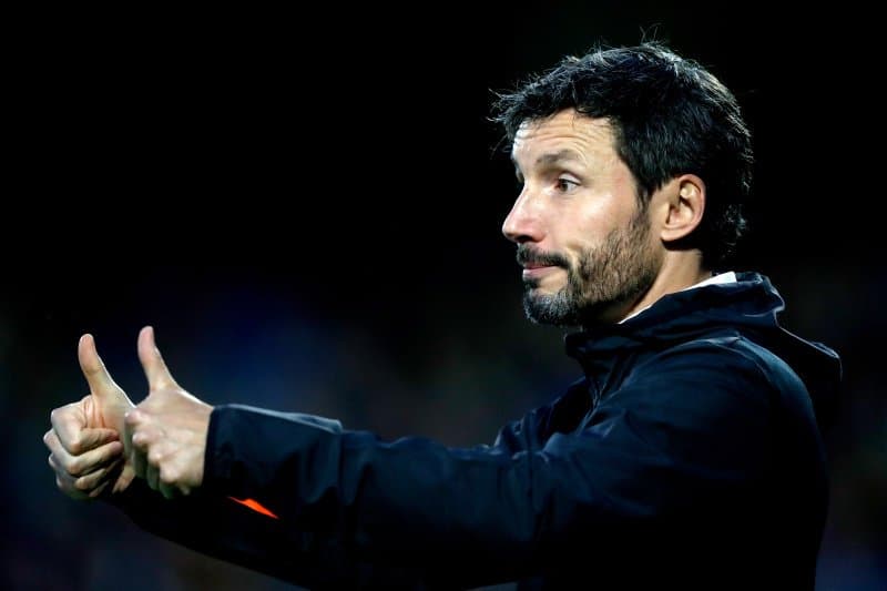 El entrenador Mark van Bommel