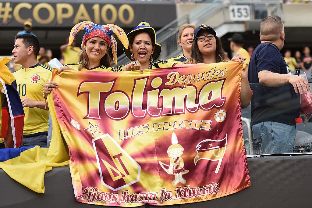 CHICAGO, IL - JUNE 22: Colombia fans cheer prior to a 2016 Copa America Centenario Semifinal match against the Chile at Soldier Field on June 22, 2016 in Chicago, Illinois. (Photo by Stacy Revere/Getty Images)