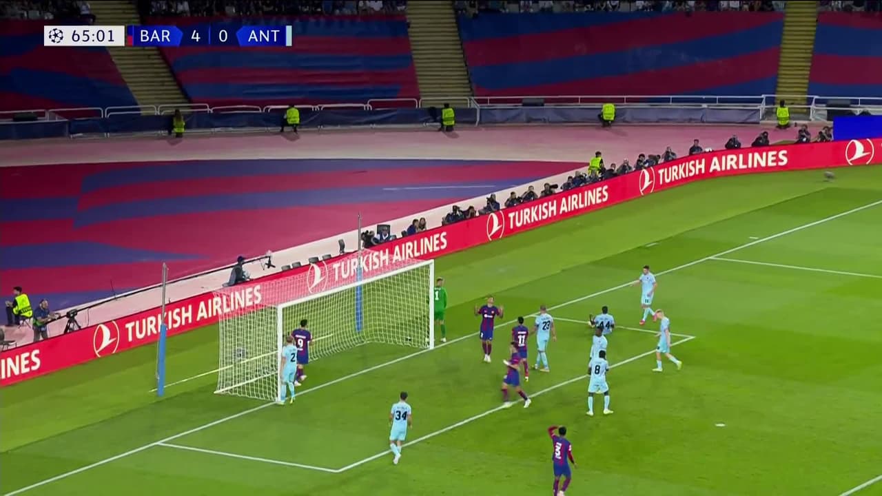 ¡TIRO ATAJADO! disparo por João Cancelo.