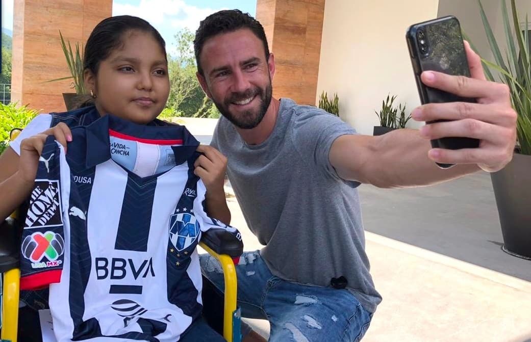 Miguel Layún dedica título a niña fallecida de cáncer