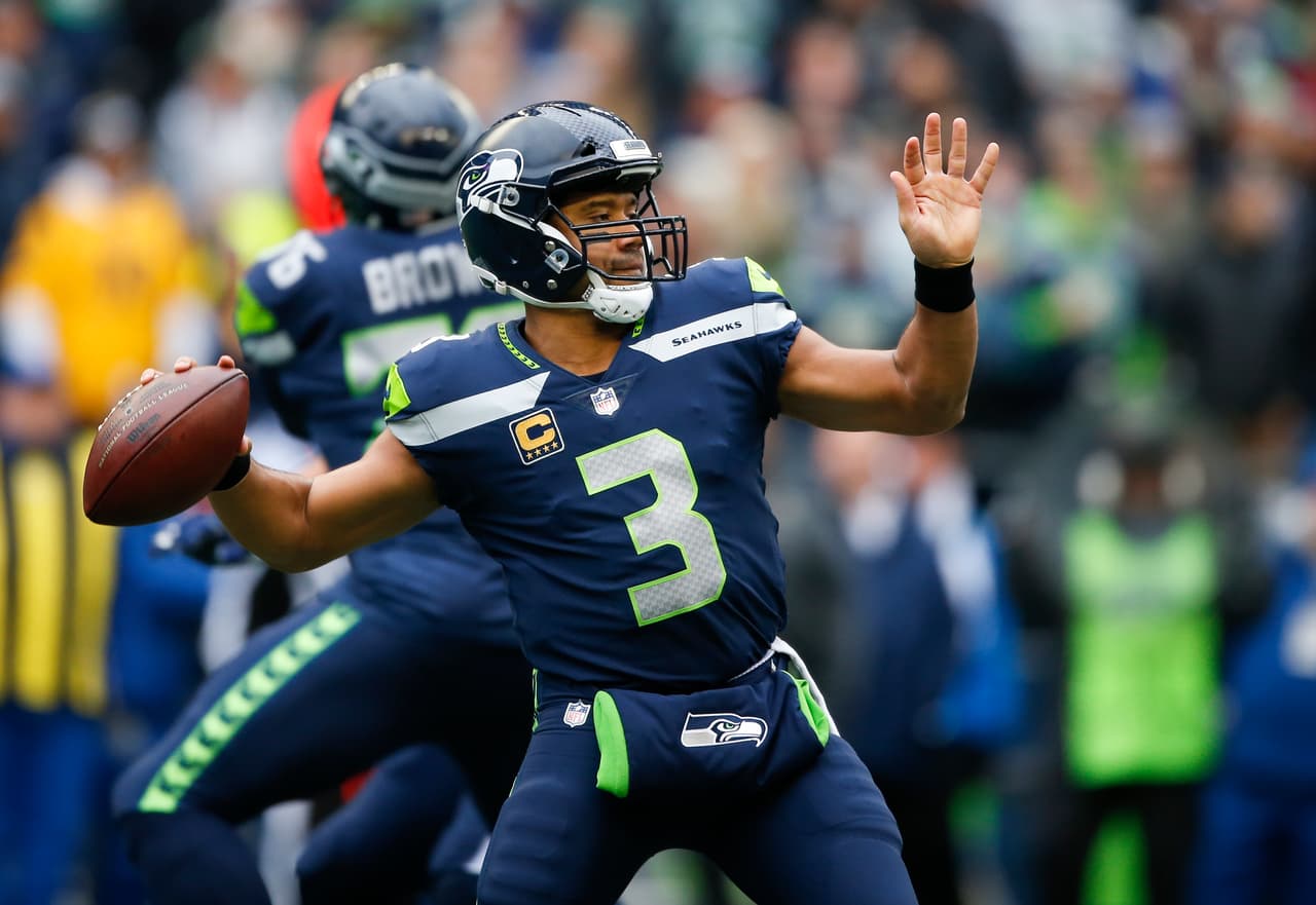 Russell Wilson no pudo liderar en ofensiva a los locales en Seattle para al menos cerrar las ventajas durante el partido.
