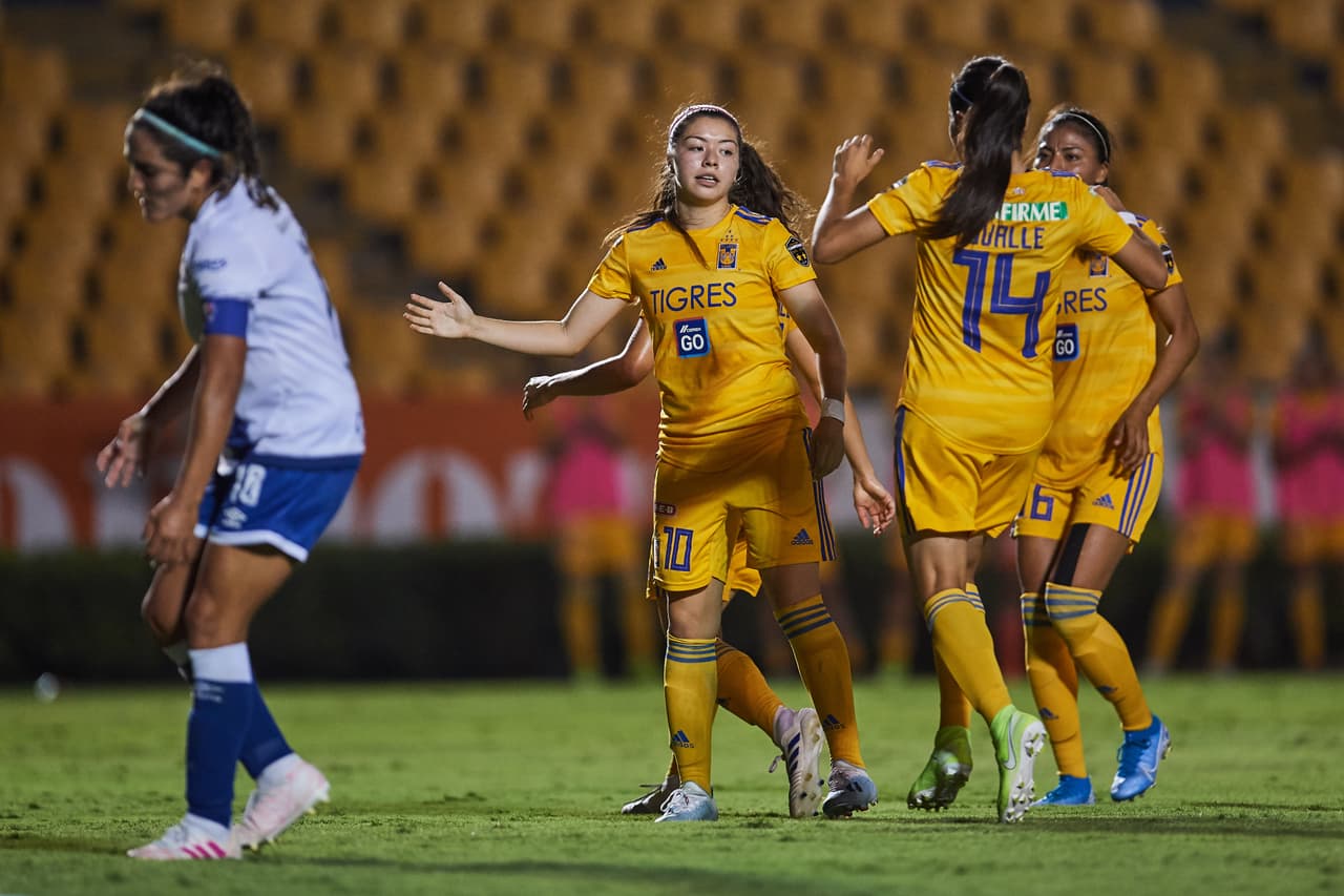 Tigres Femenil cumple con la tarea goleando 4-0 a Puebla Femenil en el 'Volcán'.