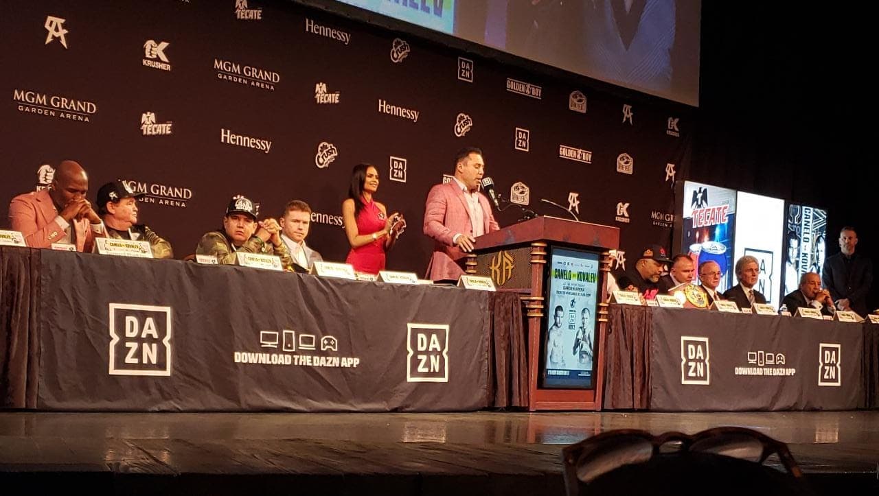 Saúl 'Canelo' Álvarez y Sergey Kovalev en Conferencia de Prensa previo al combate del sábado en el MGM Grand.