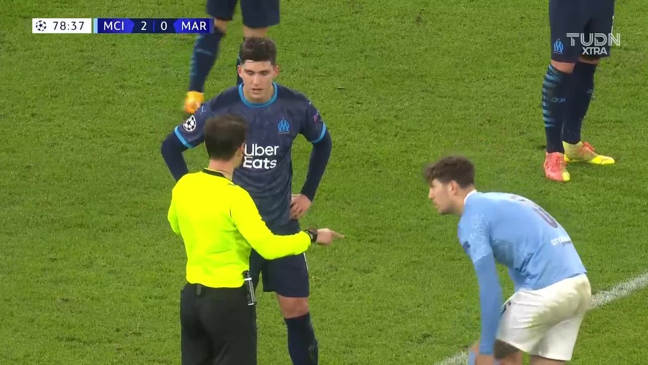 ¡TIRO ATAJADO! disparo por Raheem Sterling.