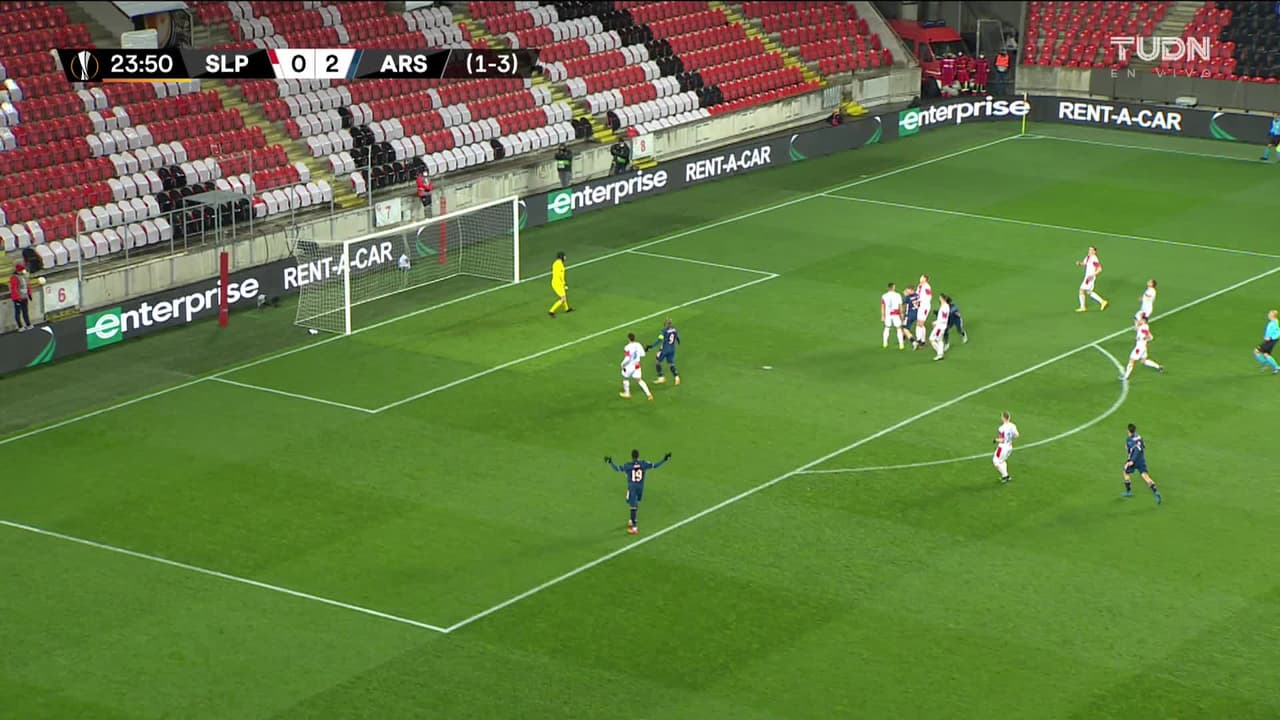 ¡GOL!  anota para Arsenal. Bukayo Saka