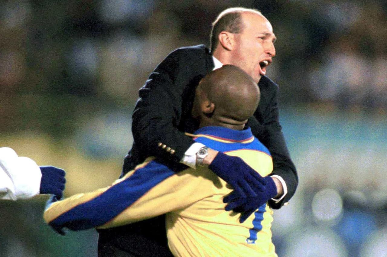 El técnico que dirigió a Colombia en esa Copa América fue Javier Álvarez, que fue destituido luego de que el equipo Sub-23 que encabezó en Londrina sufrió una aparatosa goleada 9-0 y quedó eliminado.