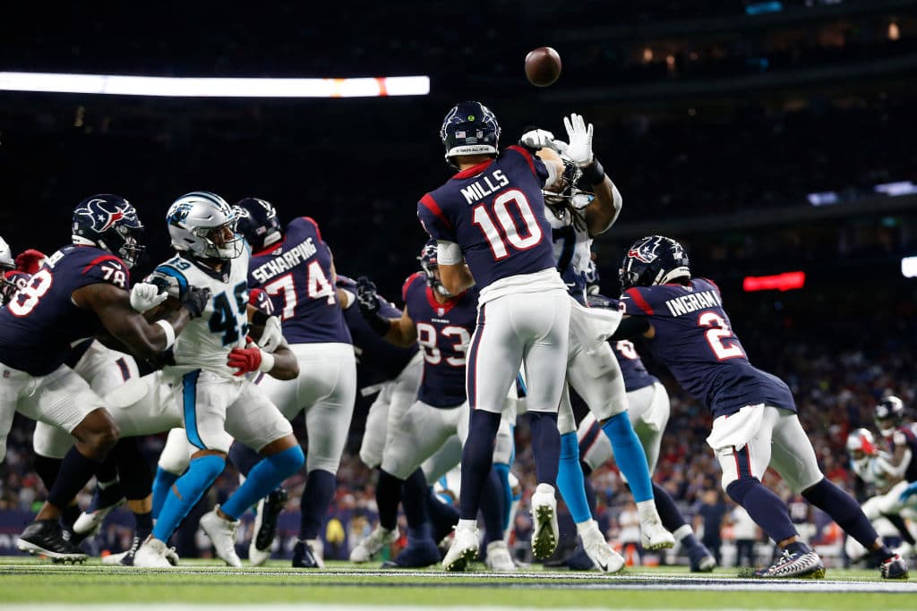 Las Carolina Panthers pierden a su mejor jugador pero vencen 24-9 a los Hpuston Texans.