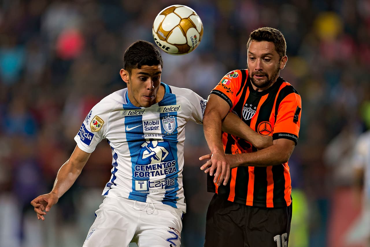 Action photo during the match Pachuca vs Necaxa, Corresponding for the second leg of the quarterfinals of the League BBVA Bancomer MX Apertura 2016 at Hidalgo Stadium Foto de accion durante el partido Pachuca vs Necaxa, correspondiente a la vuelta de los cuartos de final de la Liga BBVA Bancomer MX del Torneo Apertura 2016, en el Estadio Hidalgo, en la foto: (i-d) Juan Jose Calero de Pachuca y Manuel Iturra de Necaxa 27/11/2016/MEXSPORT/Osvaldo Aguilar.