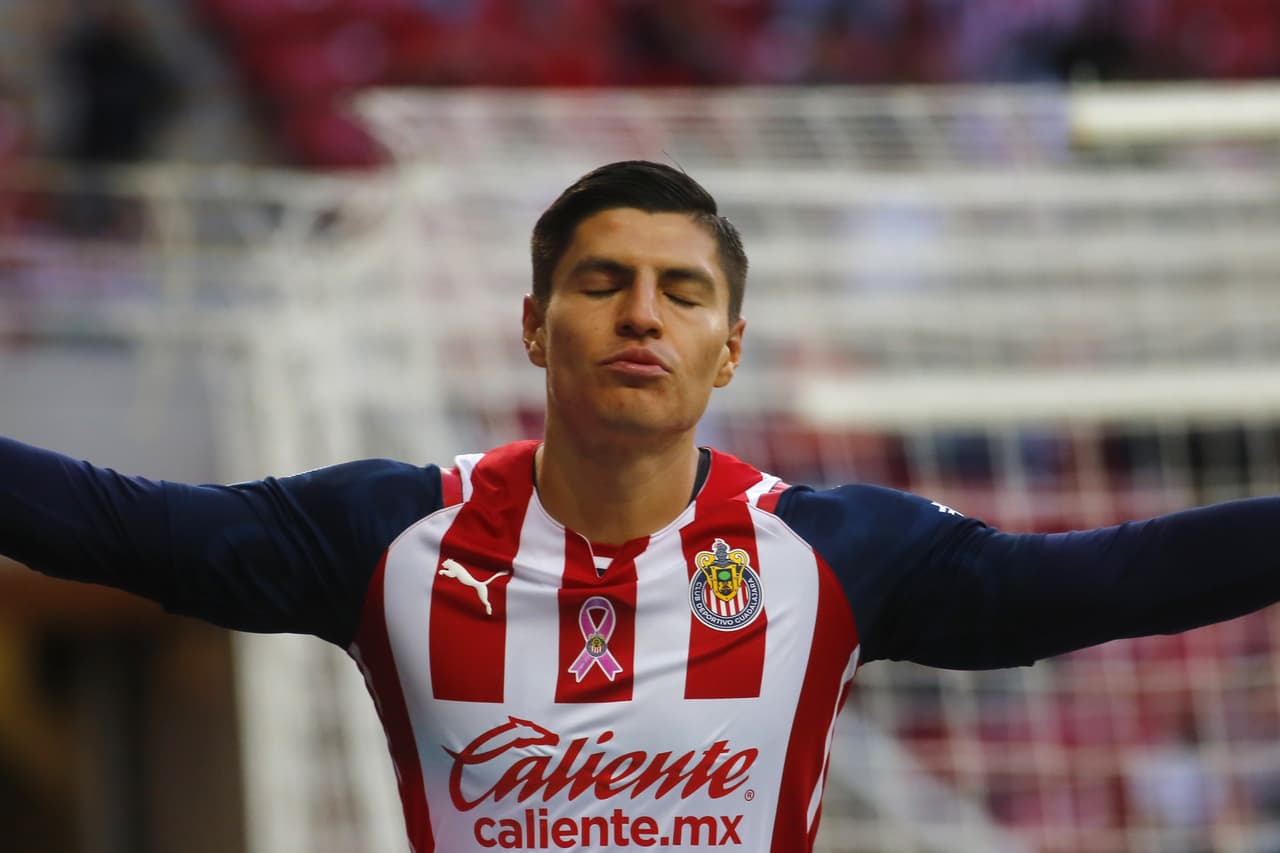 Ronaldo Cisneros va de Chivas a Atlanta United en la MLS