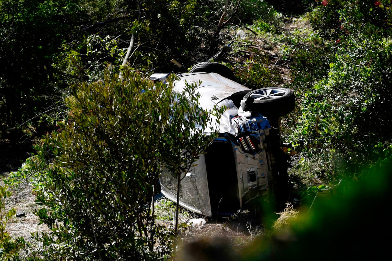 El accidente ocurrió poco después de las 7:00 de la mañana, hora local. El jefe de bomberos del condado de Los Ángeles, Daryl Osby, detalló que 
<a href="https://www.univision.com/temas/tiger-woods-1">fue necesario usar un hacha para rescatar al golfista</a>. 
<br>