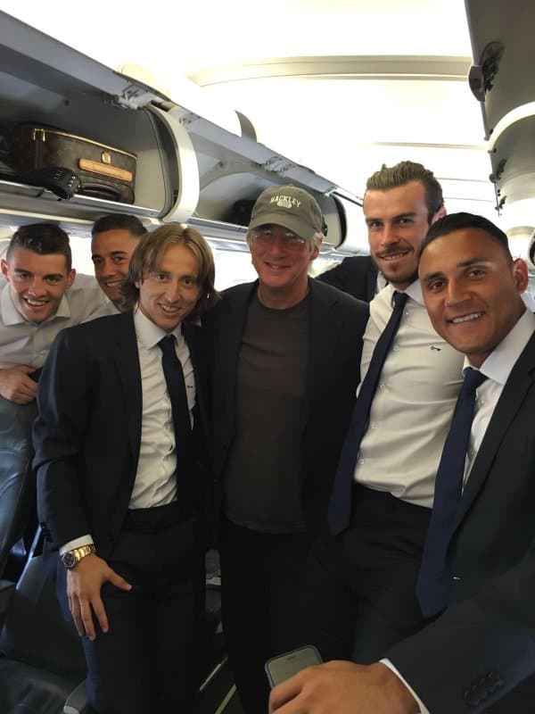 Richard Gere se fotografió con los jugadores del Madrid.